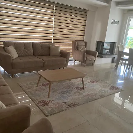 Villa Swimming Pool *
